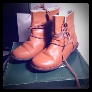 NWOT Roots 73 leather boot size 7